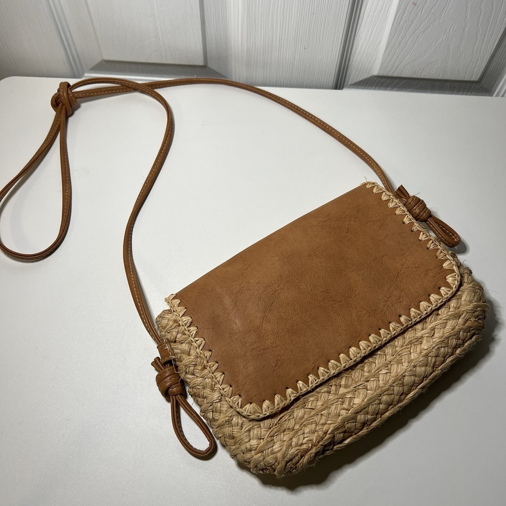 Universal Thread Straw Purse